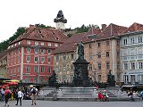 Graz - Hlavní náměstí s kašnou a Hodinová věž