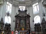 Zakončení transeptu s bočním oltářem